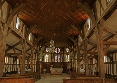 Innenansicht der Holzkirche von French School